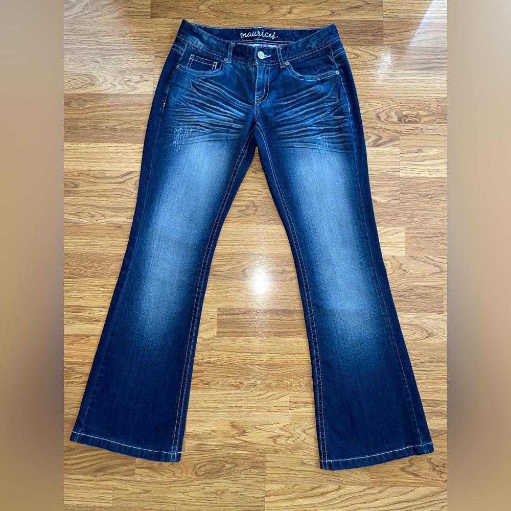 Maurices Flare Jeans Women’s Size 5/6 Dark Wash Distressed EUC